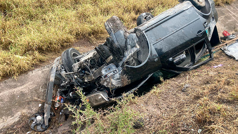 Vuelca automÃ³vil sobre el boulevard de La NaciÃ³n en QuerÃ©taro