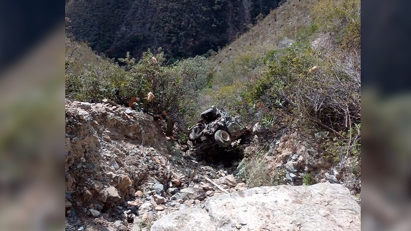 Mueren cinco luego de caer a un barranco en MaconÃ­ en QuerÃ©taro 