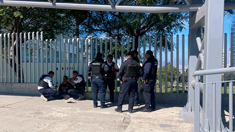 PolicÃ­as municipales evitan que un hombre atente contra su vida en Bernardo Quintana, QuerÃ©taro