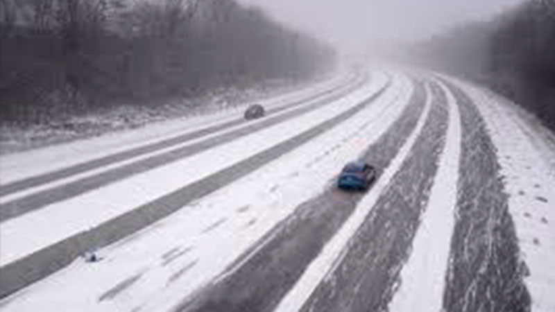Durante tormenta invernal, cable elÃ©ctrico cae sobre vehÃ­culo y deja tres muertos y un bebÃ© herido