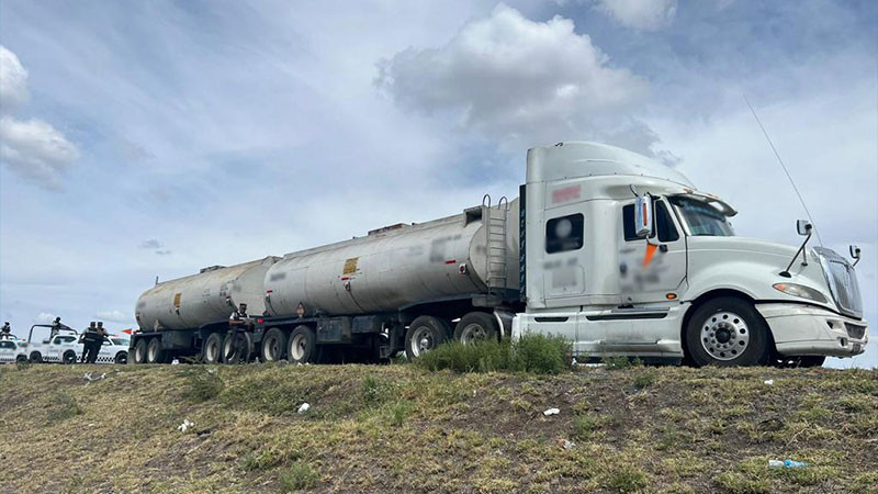 En Nuevo LeÃ³n, detienen a 4 huachicoleros y aseguran mÃ¡s de 30 mil litros de combustible 