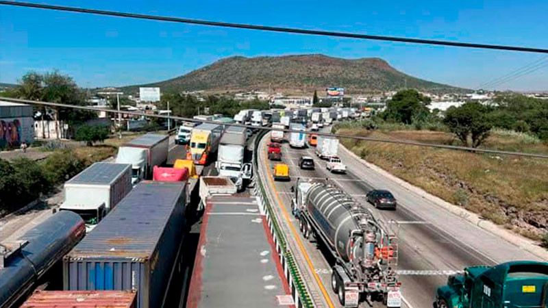Cada dÃ­a se reporta el robo de unidades entre 46 a 50 en todo el paÃ­s, afirma lÃ­der transportista