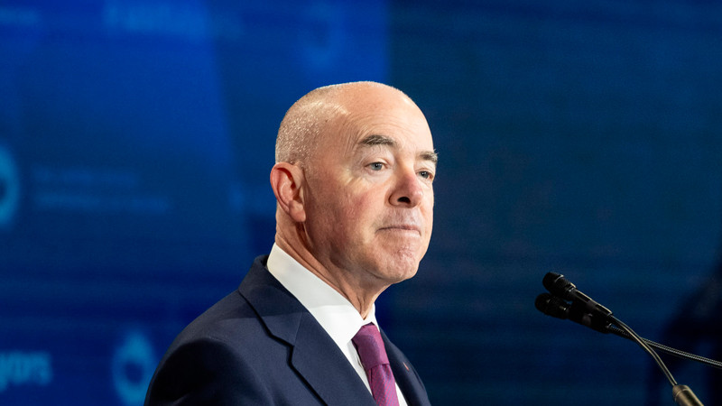 Frenan juicio polÃ­tico contra secretario de Seguridad Nacional de EEUU