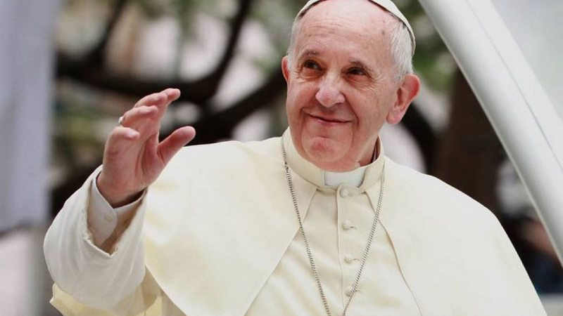 Papa Francisco asegura que es una â€œhipocresÃ­aâ€ criticar la posibilidad de bendecir parejas gays