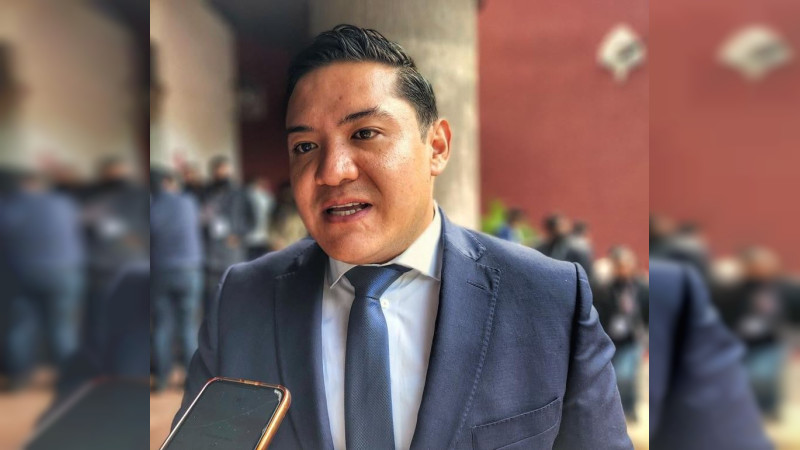 Exhiben a Alcalde de Nuevo Parangaricutiro por hostigar a su expareja: Pobladores le exigen deje amorÃ­os y se ponga a trabajar