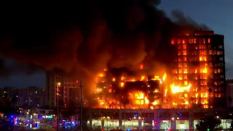 Incendio en edificio en Valencia, EspaÃ±a, deja al menos 4 personas sin vida