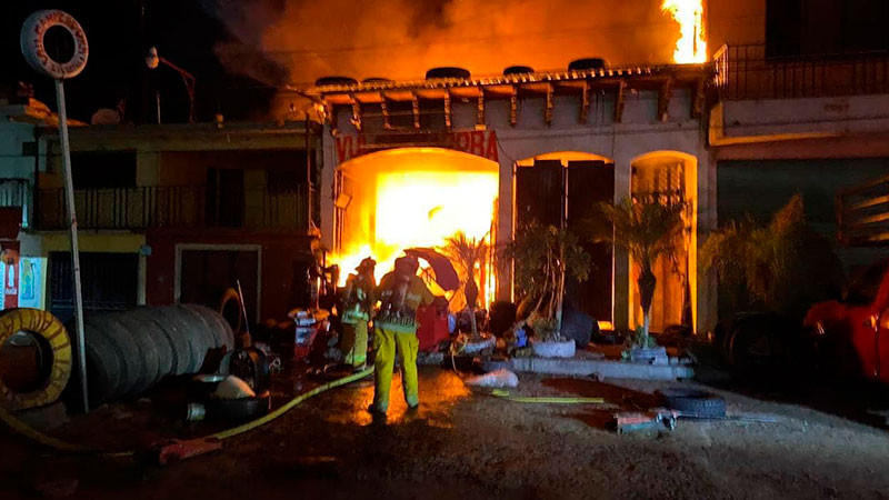 Voraz incendio consume vulcanizadora, en QuerÃ©taro