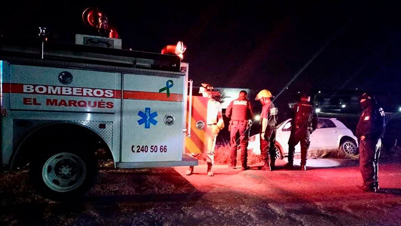 Rescatan a mamÃ¡ e hija que estuvieron a punto de caer a un barranco 