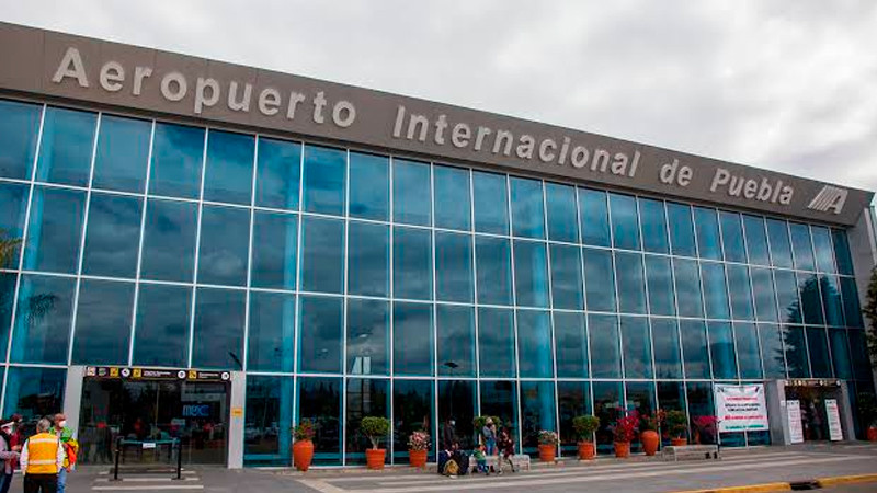 De nueva cuenta cierran aeropuerto de Puebla por caÃ­da de ceniza volcÃ¡nica
