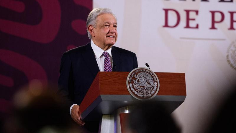 AMLO lamenta que el periodismo viva tiempos vergonzosos de calumnias y mentiras