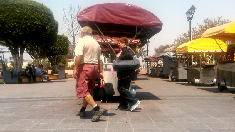 Hasta mil 500 personas se dedican al comercio Informal: Juan Carlos ArreguÃ­n 