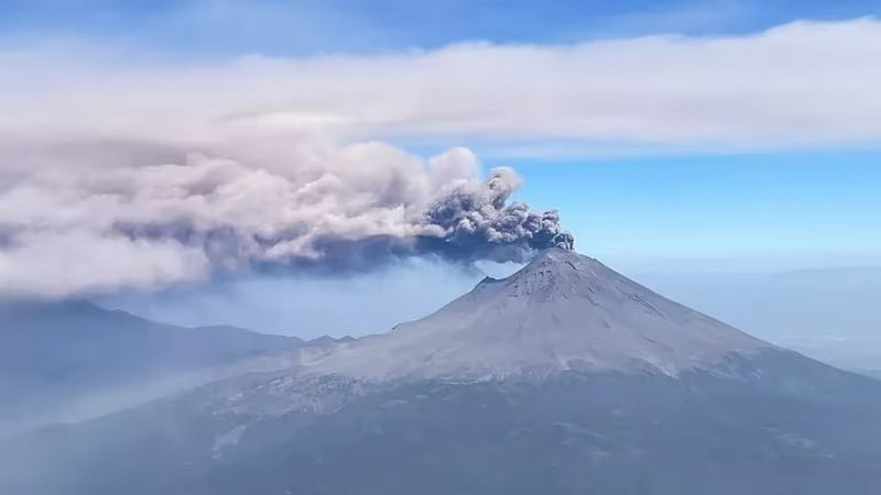 VolcÃ¡n PopocatÃ©petl presenta actividad; cierran aeropuerto de Puebla y ceniza alcanza 17 municipios