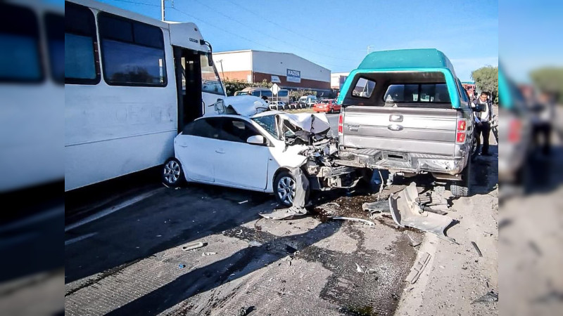 Aparatoso accidente en la autopista 57 a la altura de El MarquÃ©s, QuerÃ©taro