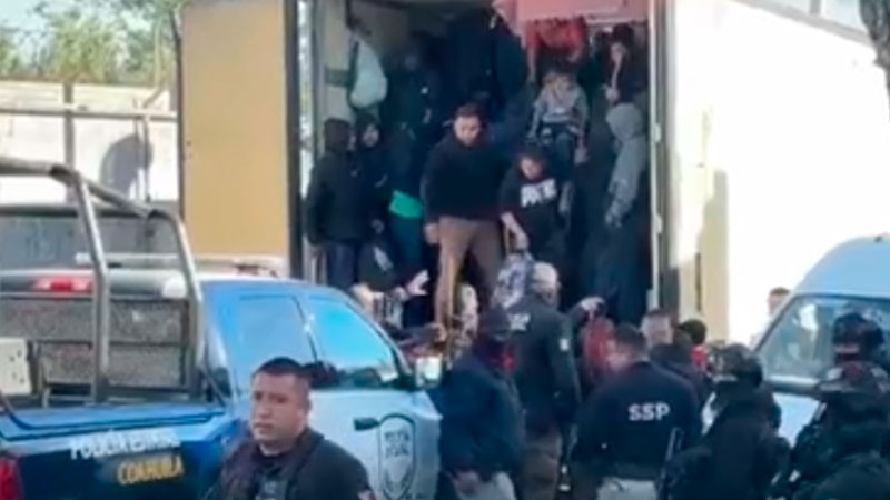 Rescatan a 200 migrantes que viajaban hacinados en la caja de un trÃ¡iler en Coahuila