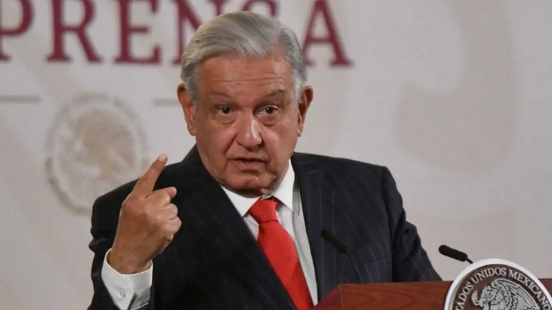 AMLO pide a normalistas de Ayotzinapa â€œno abusarâ€ en sus protestas