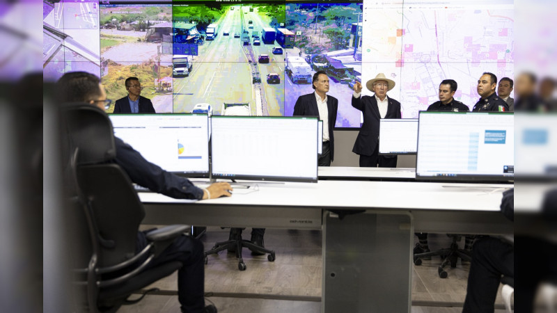 Recorre Ken Salazar complejo de seguridad de QuerÃ©taro 