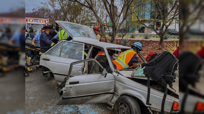 QuerÃ©taro: Fuerte choque en el Fray JunÃ­pero Serra, dejÃ³ dos heridos