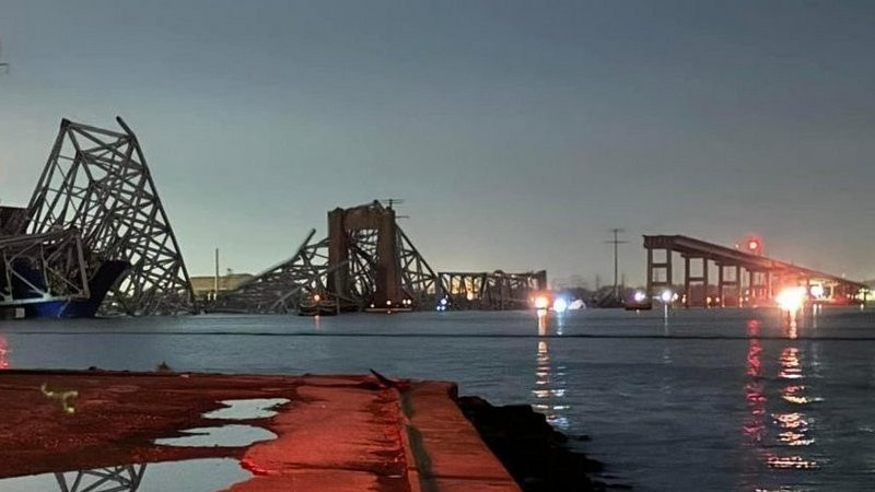 Barco golpea puente vial sobre el rÃ­o en Baltimore y lo hace colapsar; personas caen