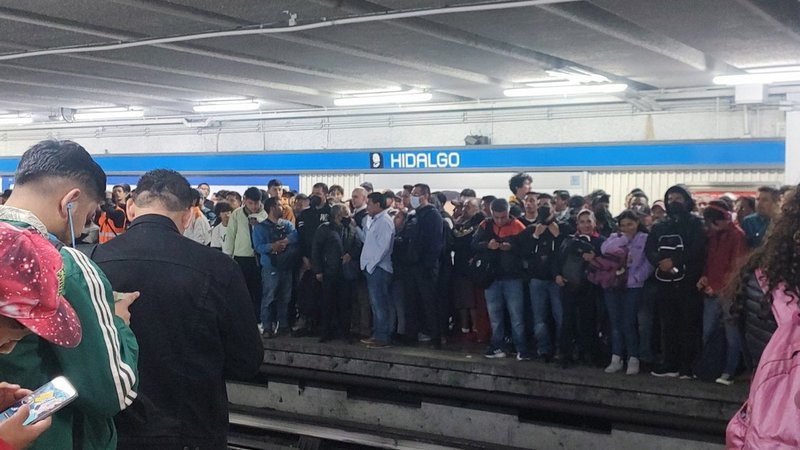 Falla en la LÃ­nea 2 del Metro de la Ciudad MÃ©xico provoca retrasos para los usuarios