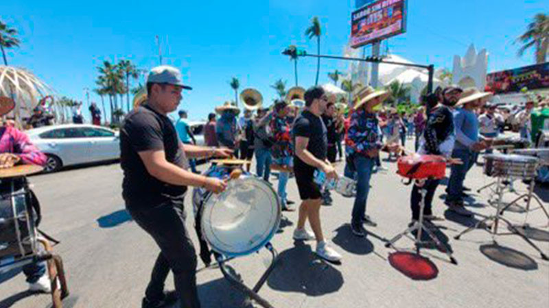  MÃºsicos marchan en MazatlÃ¡n en favor de la mÃºsica de banda, ante prohibiciÃ³n de hoteleros