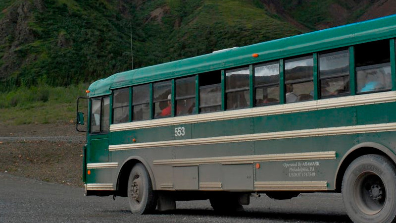 AutobÃºs cae de puente en SudÃ¡frica; hay al menos 45 muertos