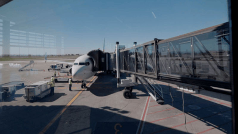 Cierran temporalmente Aeropuerto Internacional de Mexicali por caÃ­da de techo