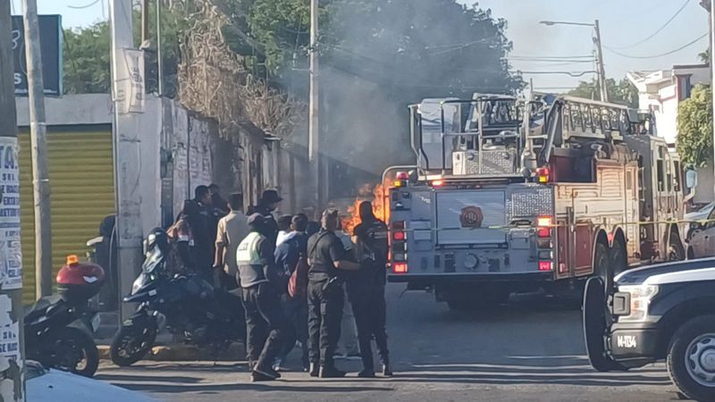 Se incendia auto en la colonia La Sierrita de QuerÃ©taro