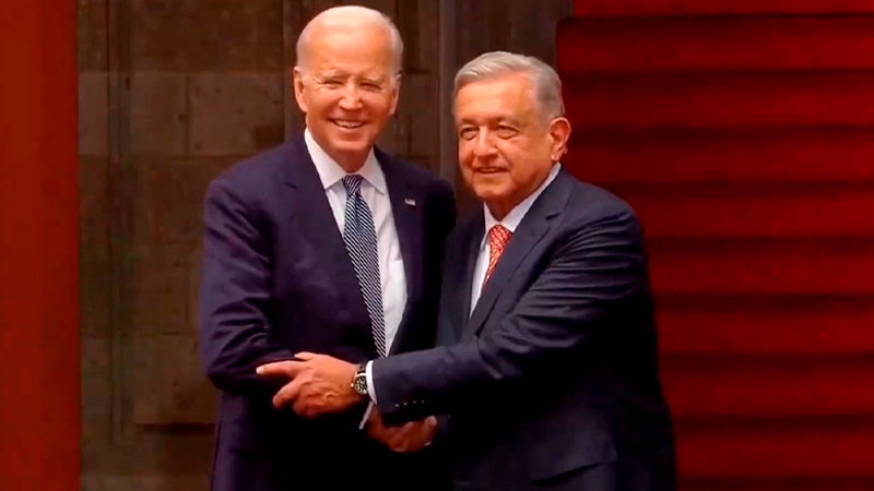 Celebra AMLO postura 