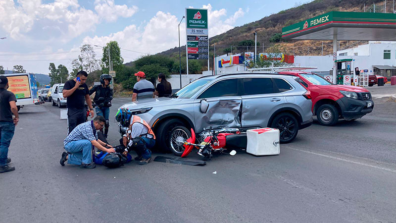 QuerÃ©taro: Quedan prensados en aparatosa volcadura en anillo vial Fray JunÃ­pero Serra