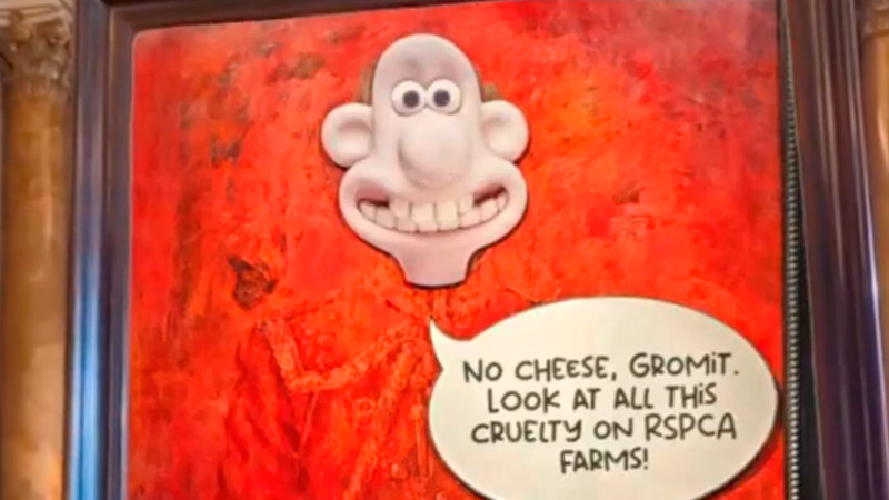 Animalistas vandalizan primer retrato oficial del rey Carlos III