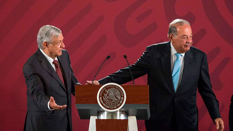 Recibe AMLO a Slim en Palacio Nacional