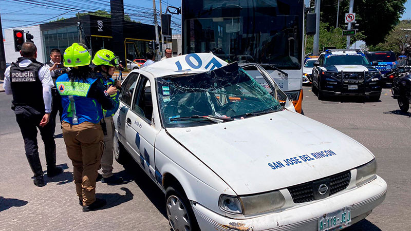 Dio vuelta prohibida y ocasionÃ³ accidente en Constituyentes, en QuerÃ©taro 