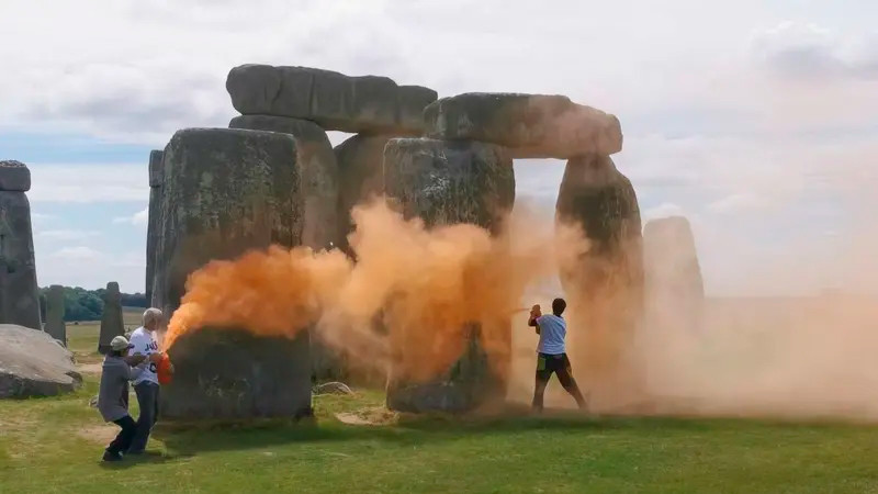 Ambientalistas rocÃ­an pintura en Stonehenge; hay dos detenidos