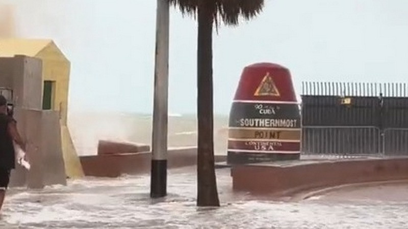 Fuerte oleaje que azotÃ³ costas de Florida deja 6 personas sin vida