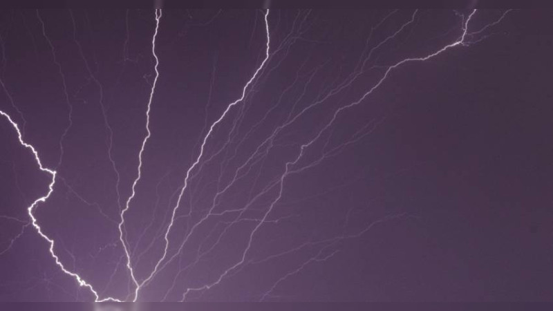 Dos personas mueren por caÃ­da de rayo, en QuerÃ©taro