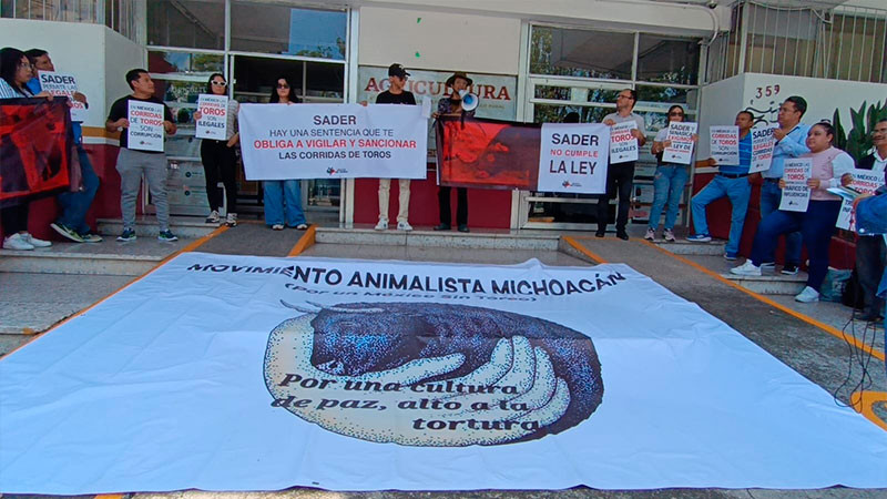 En MichoacÃ¡n, activistas demandan erradicaciÃ³n de corridas de toros 