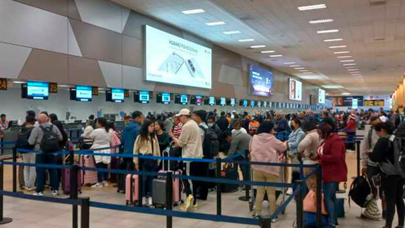 AerolÃ­neas reanudan vuelos en Aeropuerto Internacional de CancÃºn tras impacto de Beryl