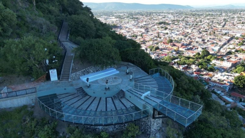 NiÃ±o de dos aÃ±os resulta herido tras caer desde mirador de cristal en Atlixco, Puebla