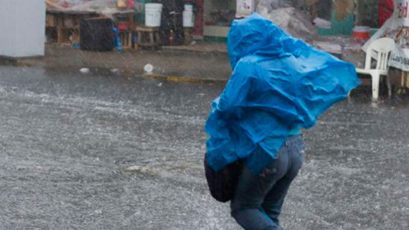 Lluvias dejan encharcamientos en Iztapalapa y TlÃ¡huac