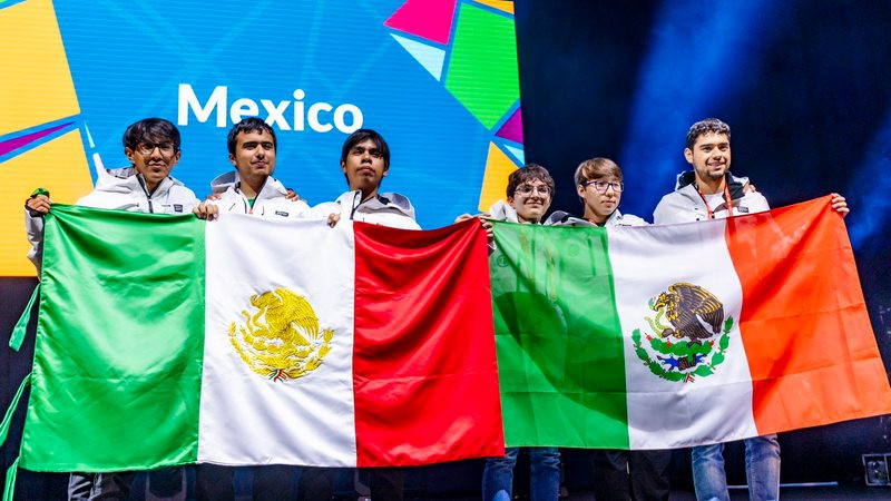 Entre aplausos reciben a jÃ³venes mexicanos que ganaron Olimpiada Internacional de MatemÃ¡ticas