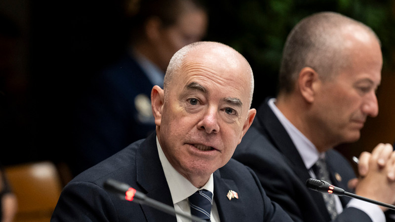 Mayorkas felicita a autoridades por detenciÃ³n de Ismael Zambada y JoaquÃ­n GuzmÃ¡n LÃ³pez