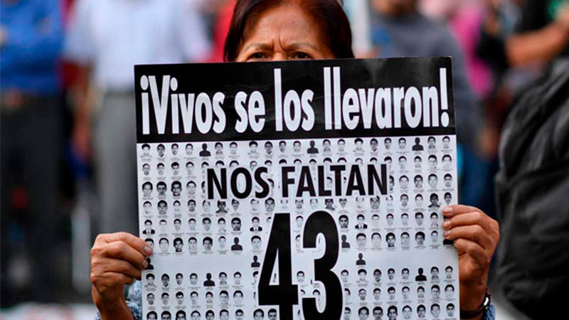 Padres de los 43 normalistas de Ayotzinapa se reÃºnen con Evelyn Salgado