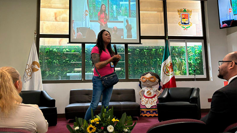 Presenta CEDH de MichoacÃ¡n conferencia de Kenya Cuevas contra la trata de personas