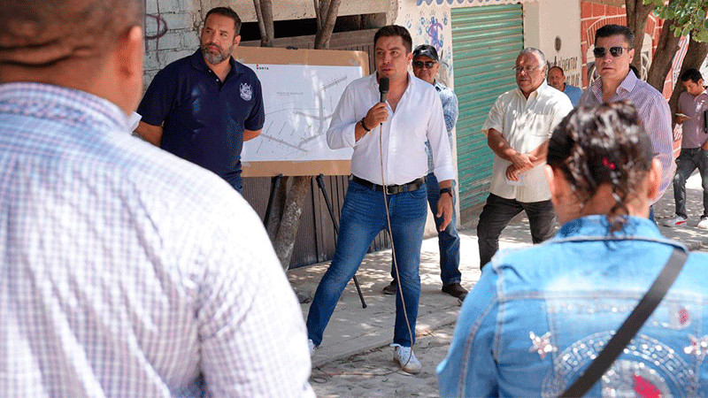 Supervisan el mejoramiento de vialidades en la colonia RincÃ³n de Guadalupe en Corregidora