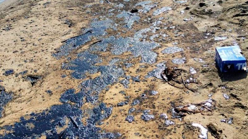 Cierran Playa del Sol cercana a la refinerÃ­a Olmeca de Dos Bocas, por residuos de chapopote 