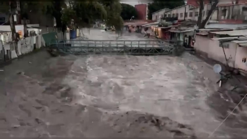 Por lluvias se desborda el RÃ­o de los Remedios entre Naucalpan y Tlalnepantla