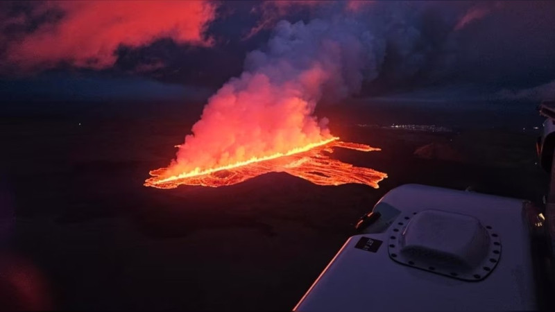Evacuan Grindavik tras erupciÃ³n volcÃ¡nica en Islandia