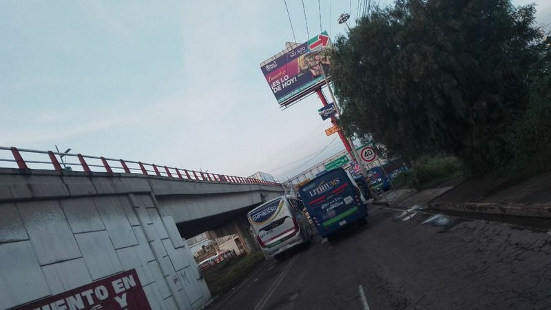 Transportistas bloquean carretera MÃ©xico-Pachuca; exigen garantÃ­as de seguridad