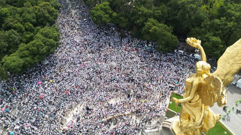 AMLO pide que no se manipule a estudiantes de Derecho que se manifiestan contra la reforma judicial
