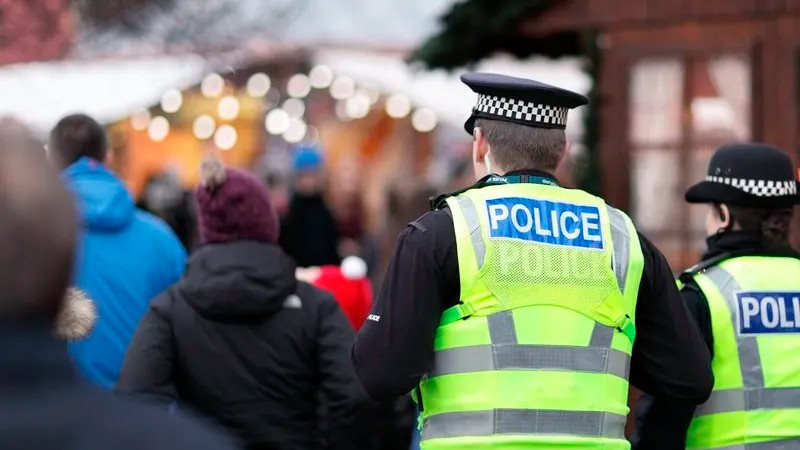 En Inglaterra detienen a 5 menores por el homicidio de un anciano